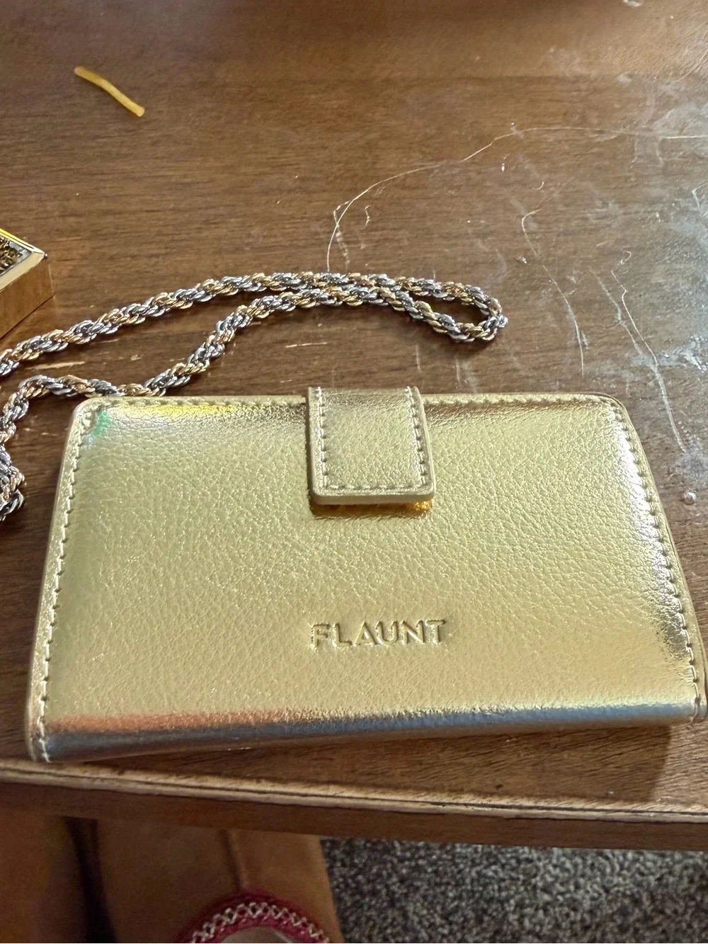 Flaunt MagSafe Square Corners Gold Sparkle iPhone 15 Bundle